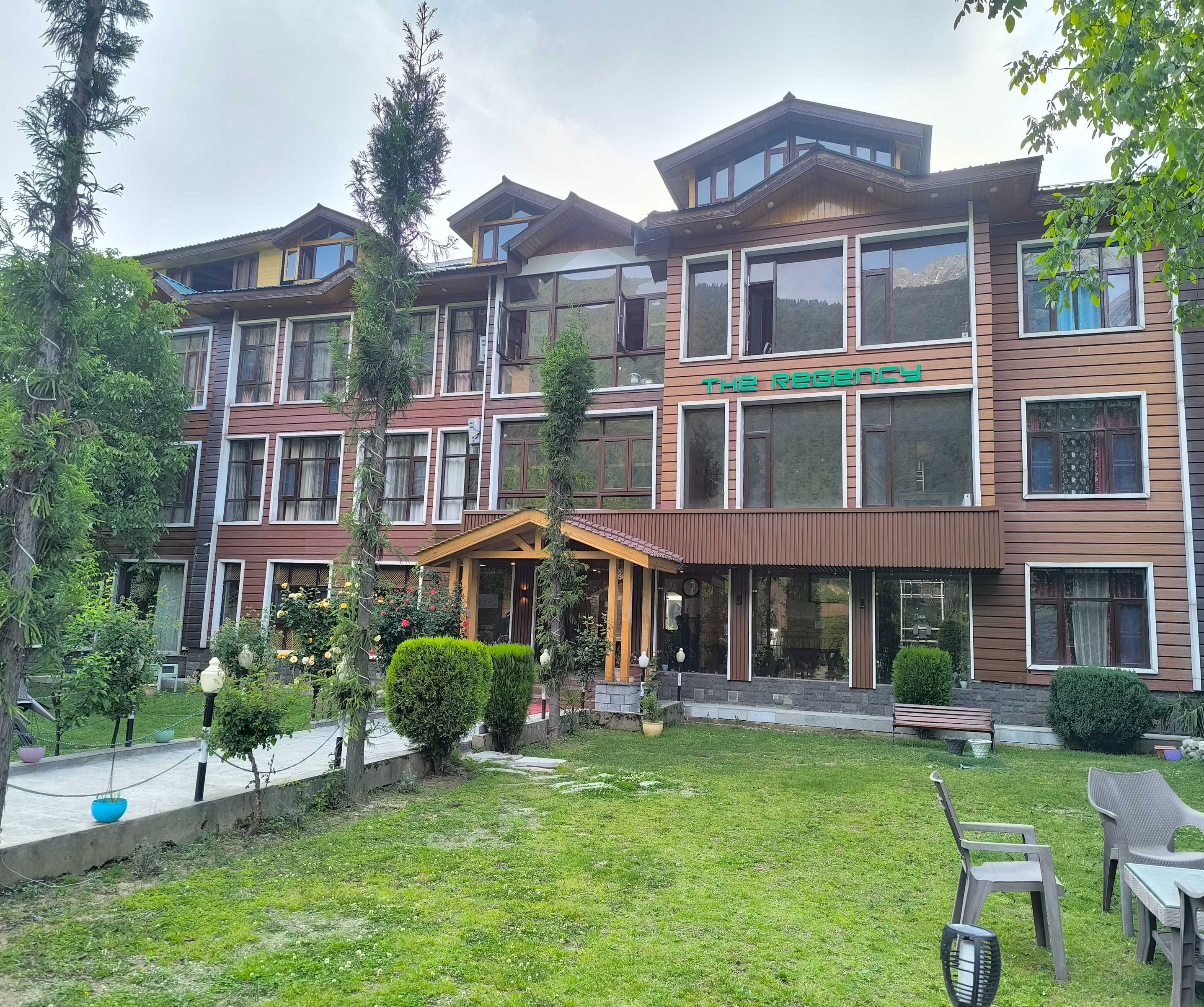 Palette Hotel Regency Valley View Pahalgam