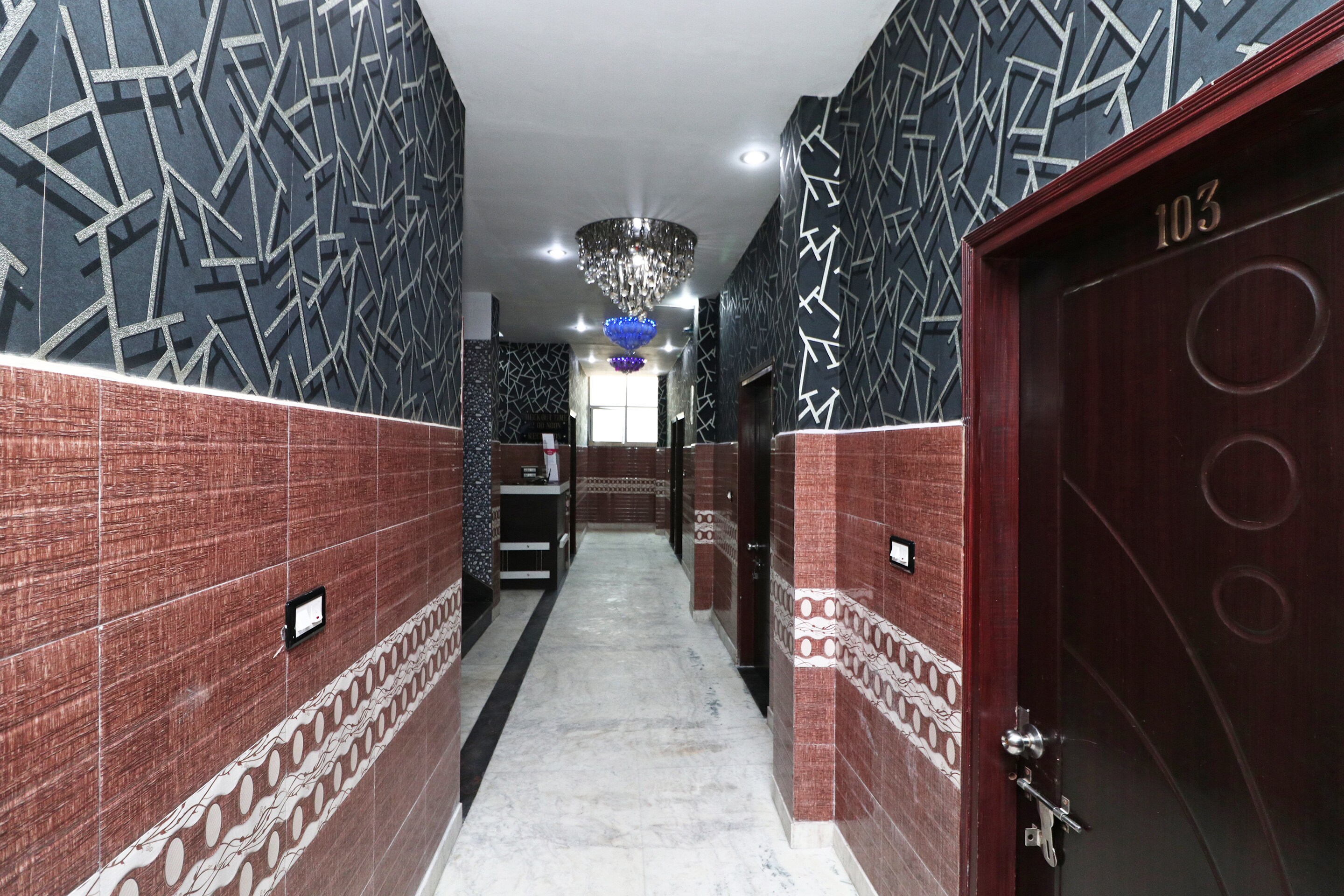 OYO 16656 Hotel Apple Green