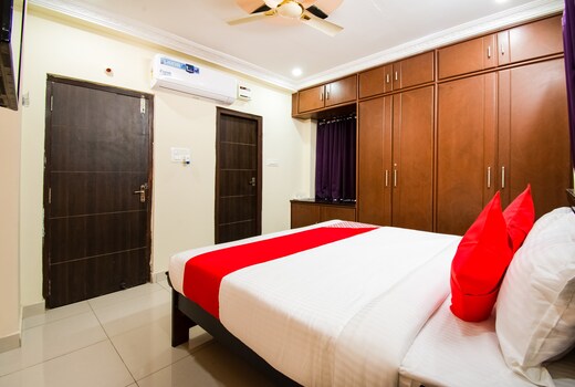 OYO Flagship 811400 Apple Guest Rooms