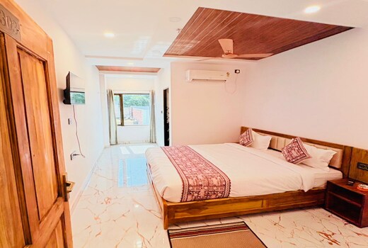 Hotel Shiva Darshanam Near Luxa