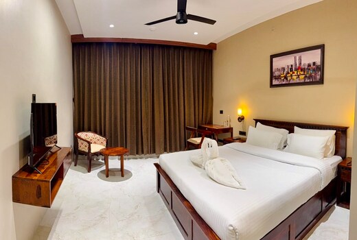Riviera Hotel & Resort