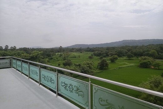 Pari Holidays