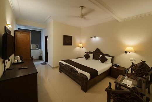 Hotel Perfect, Karol Bagh Metro