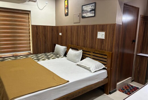 Sree Maheshwar Rooms