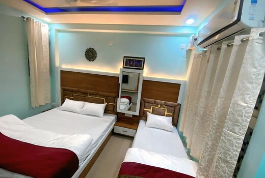 RV INN Deluxe AC Room with private bath