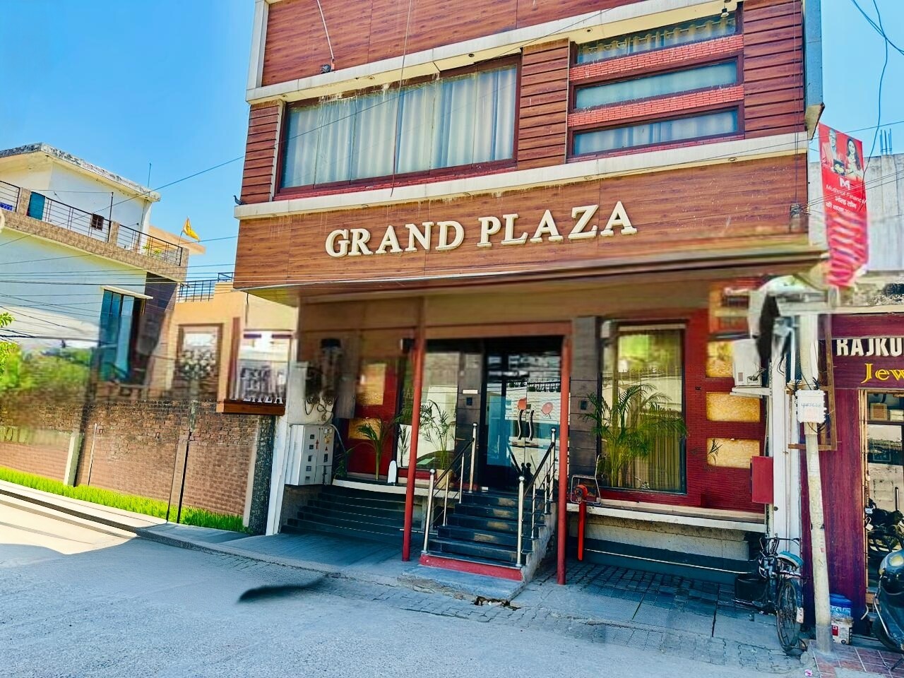 GRAND PLAZA HOTEL