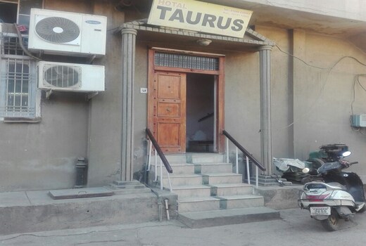 HOTEL TAURUS