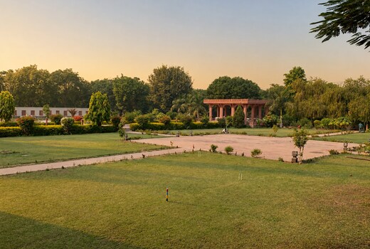 Umaid Palace - A Lakeside Resort - 25 minutes to Mehandipur Balaji & Chand Baori Abhaneri