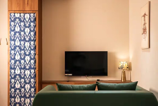 Cozy Artisan-Inspired Studio in the Central Hub