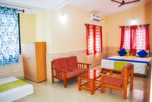 Dolphin Holiday Home