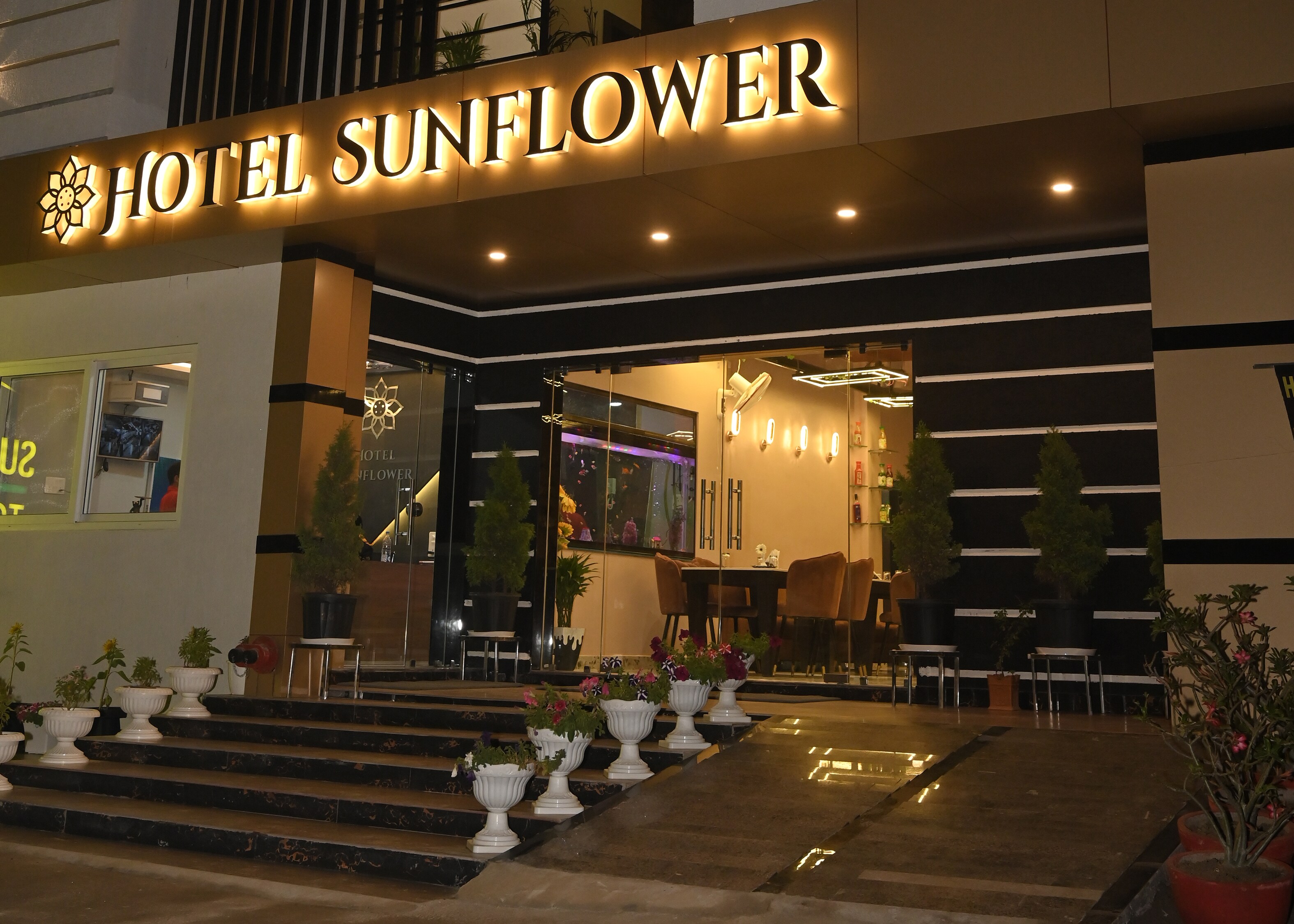 HOTEL SUNFLOWER
