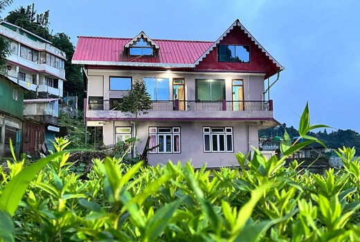 Homestay with Mountain View