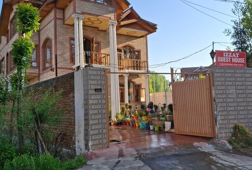 Izzat Guest House
