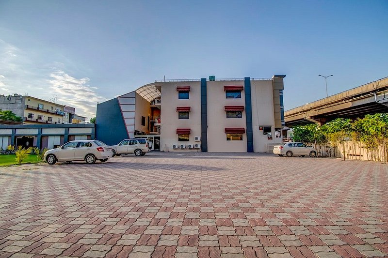 LRC HOTEL & BANQUET
