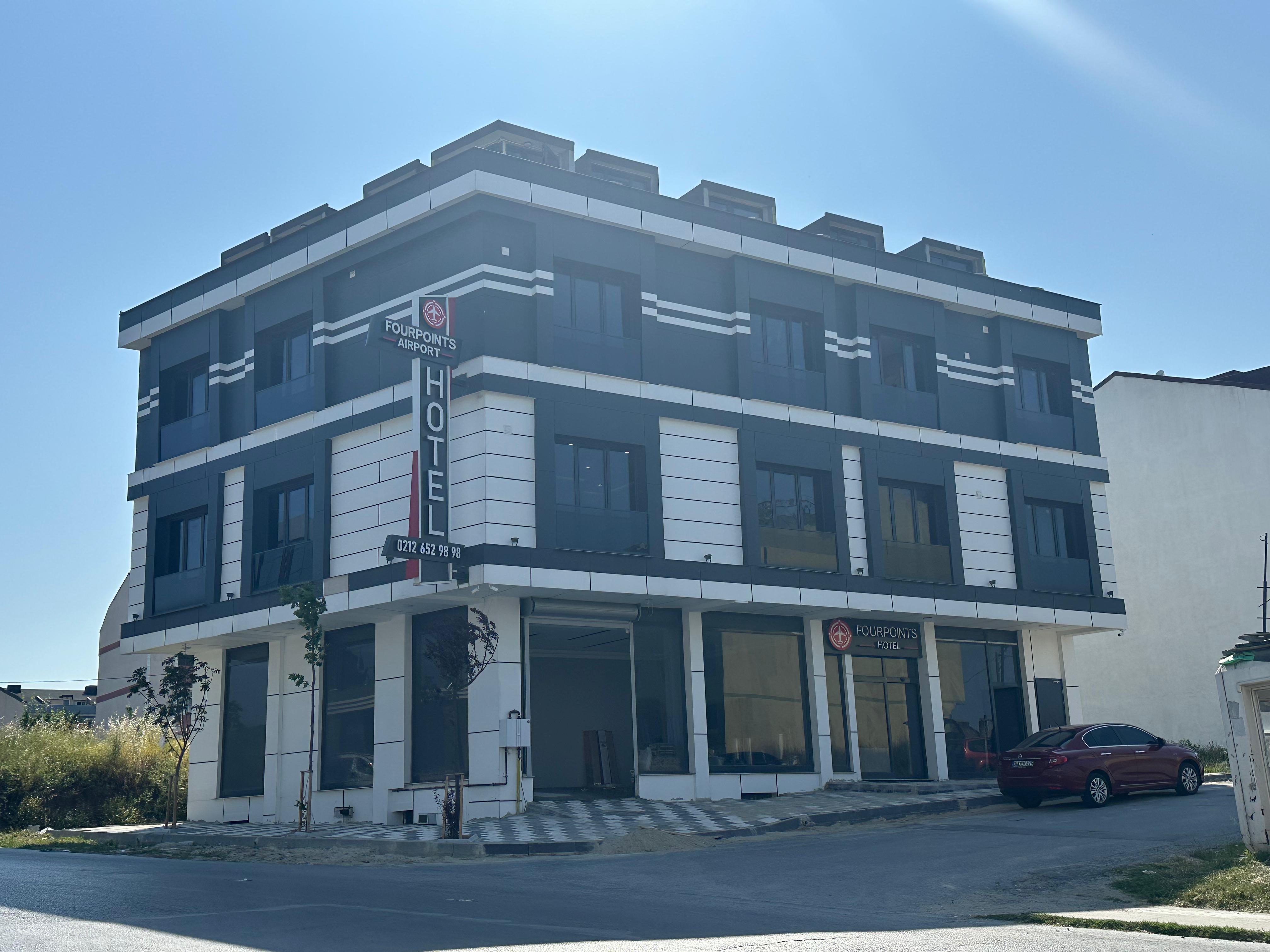 Fourpoints Airport Hotel