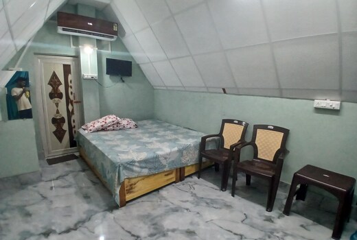 JONAKI HOMESTAY