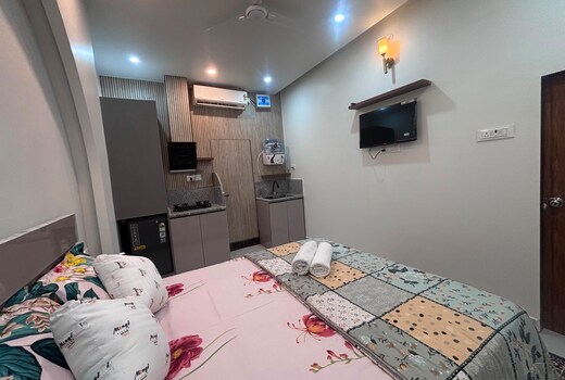 Krishna guest house 700 meter away from Rammandir