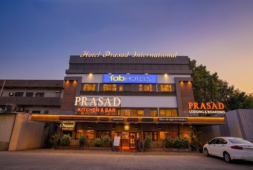 FabHotel Prasad International