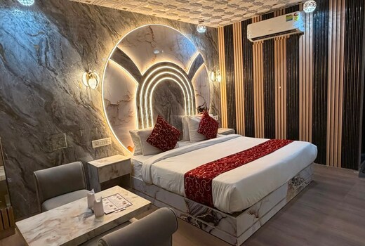 Hotel Raj Palace at Delhi Airport