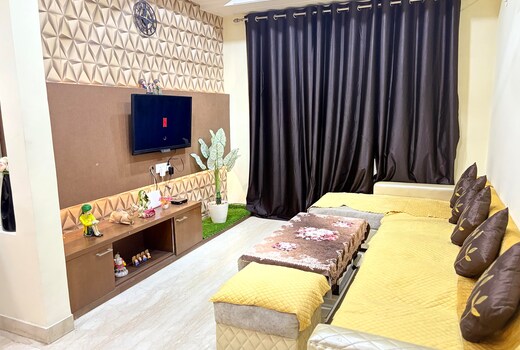 Urban Oasis Modern 3BHK Sandy Cafe w Balcony View