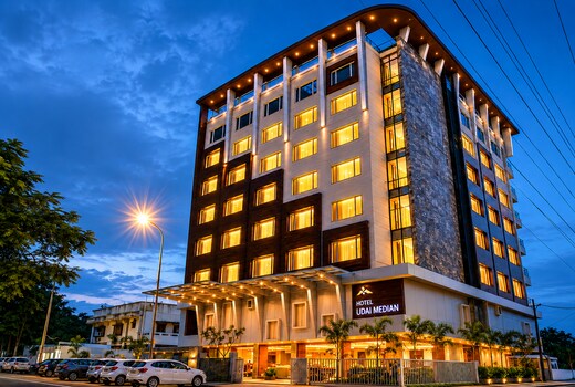 Hotel Udai Median | Rooms with Bathtub | Near Sukhdia Circle, Udaipur