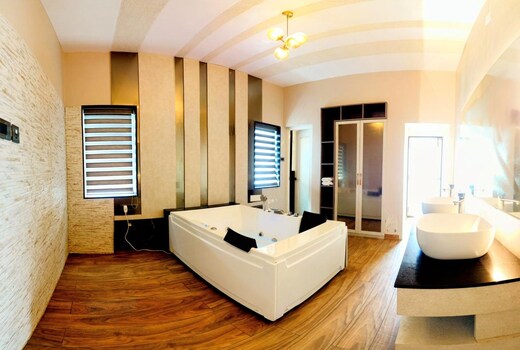 ROYAL MM ABODE