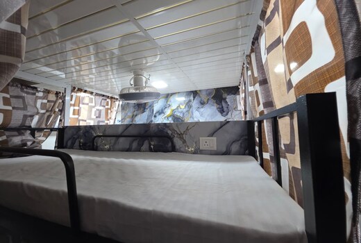 Nithyanand cabinstay dormitory
