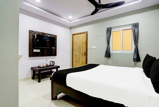 Hotel O Savoy Grand