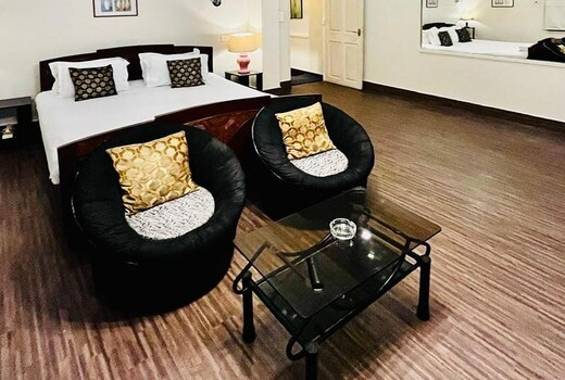 A 1000 sqft 2BHK Apartment on Ballygunge main road