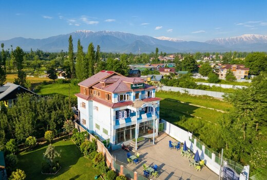 THE SARWAH HOTEL AND RESTAURANT