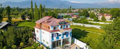 THE SARWAH HOTEL AND RESTAURANT