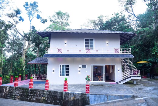 Coorg Coffee Crown by Karnataka Stays
