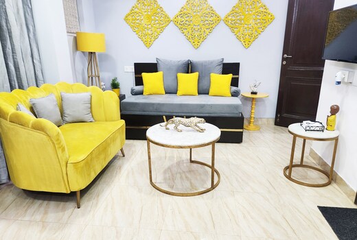 Spacious 1 BHK Suite Prime Location with 2 baths