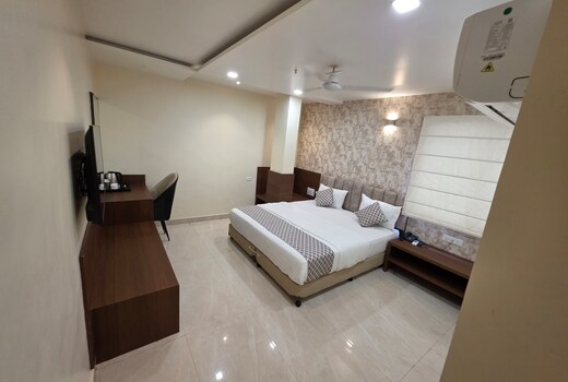ARISTO INN