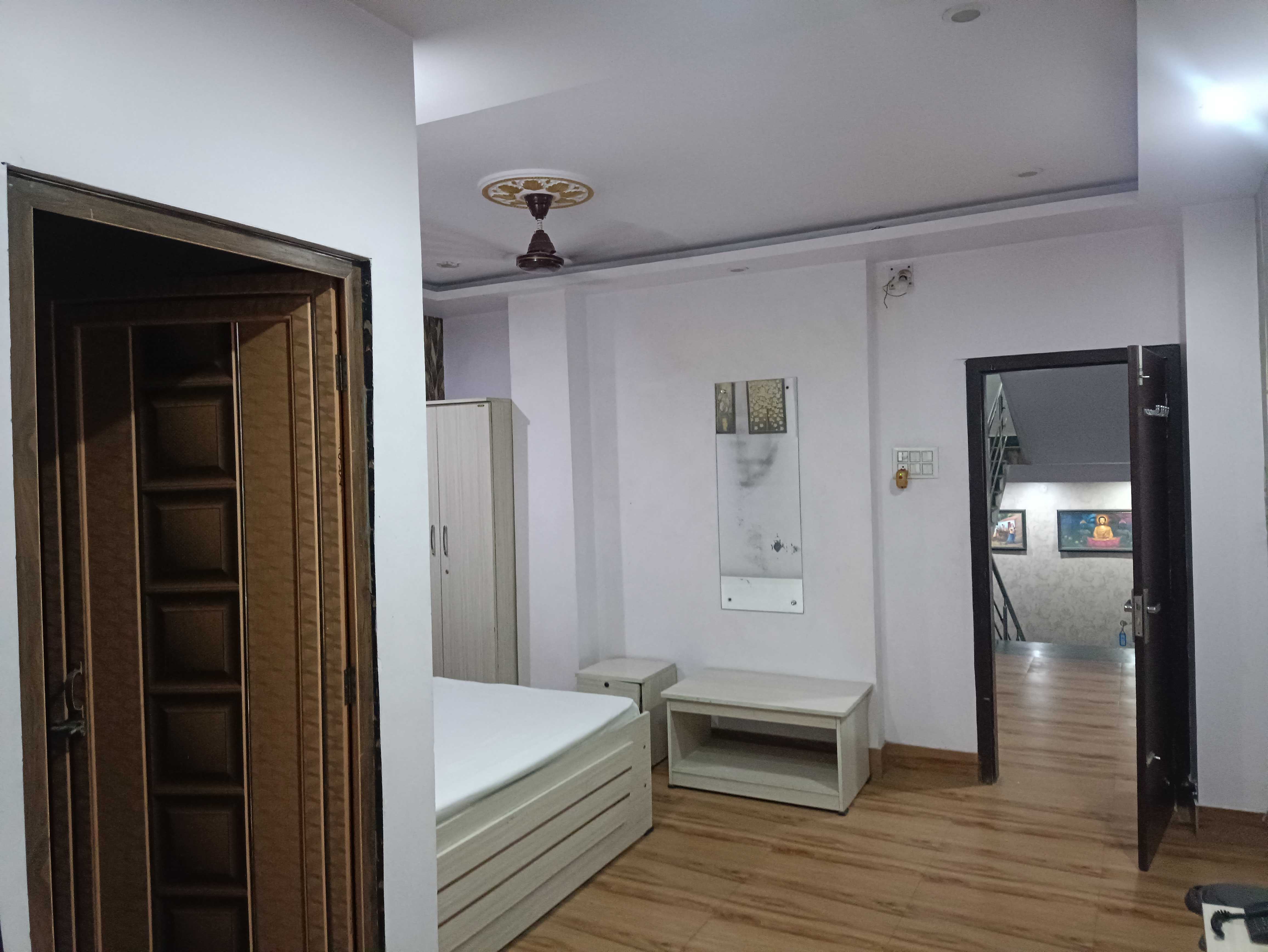 Hotel O Krishna