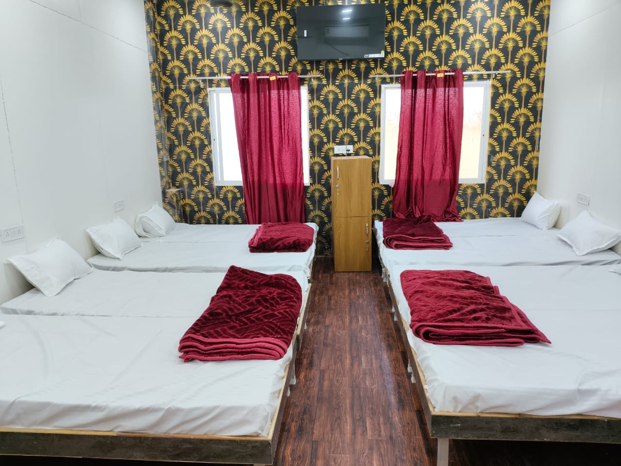 Eklavya Palace Yatri Grah