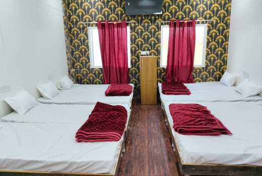 Eklavya Palace Yatri Grah