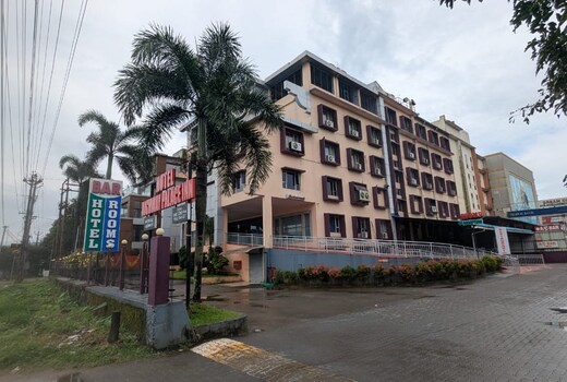 Highway palace inn