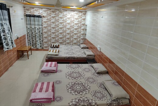 TRIDHAMA LODGE MANTRALAYAM
