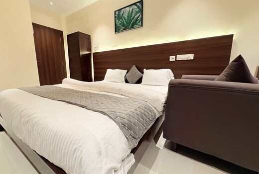 The Classic 12 Hotel