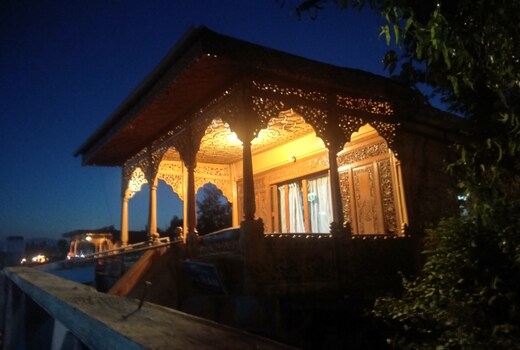 Iram Houseboats