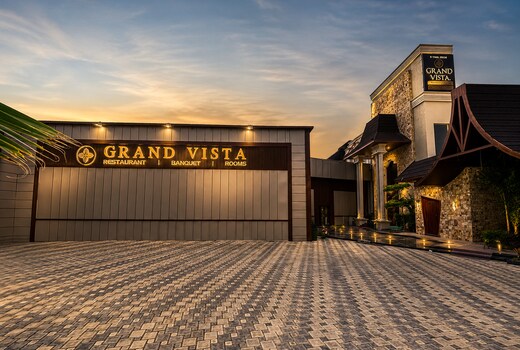 GRAND VISTA HOTEL