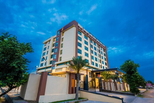 Golden Tulip Jaipur Kukas