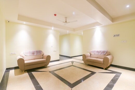 Super OYO 77736 Hotel Starlight