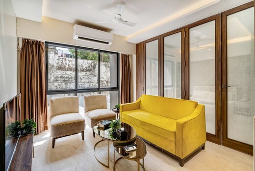 Capri Modern Studio in Secure BKC Complex w Wi Fi