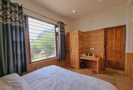 Dalhousie Hideaway 2BR-FF Homestay by Homeyhuts1