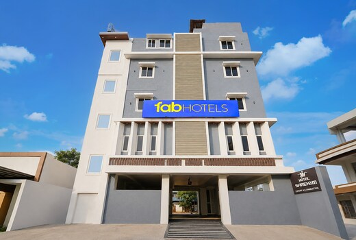 FabHotel Sushmitha Inn