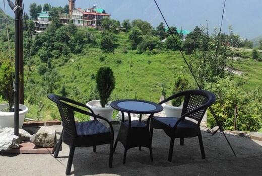 Icebergs | A Boutique Stay and 24 Hour Cafe
