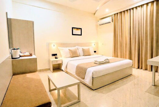 Citrine Hotel - 10 minutes from Railway Station