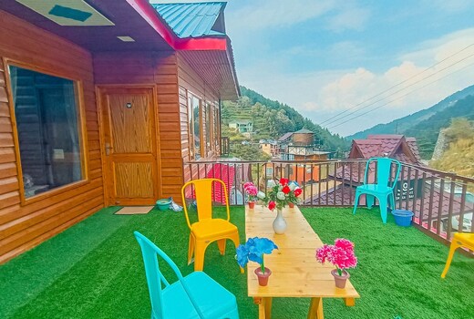 Forest Heaven A 3BR homestay by Homeyhuts